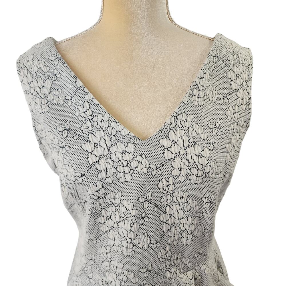 Anthropologie Tabithia Teahouse Sleeveless Textured Floral Pattern Dress Size 10 - Picture 4 of 7